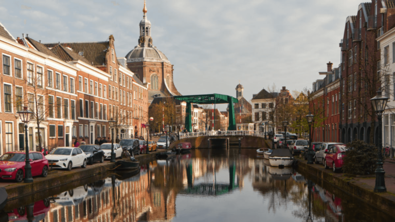Leiden: Eine charmante Universitätsstadt mit historischem Flair