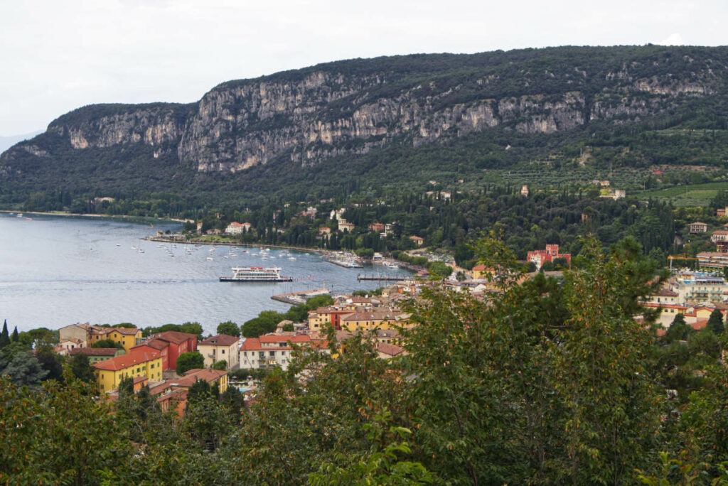 Blick von der Madonna del Pign auf Garda