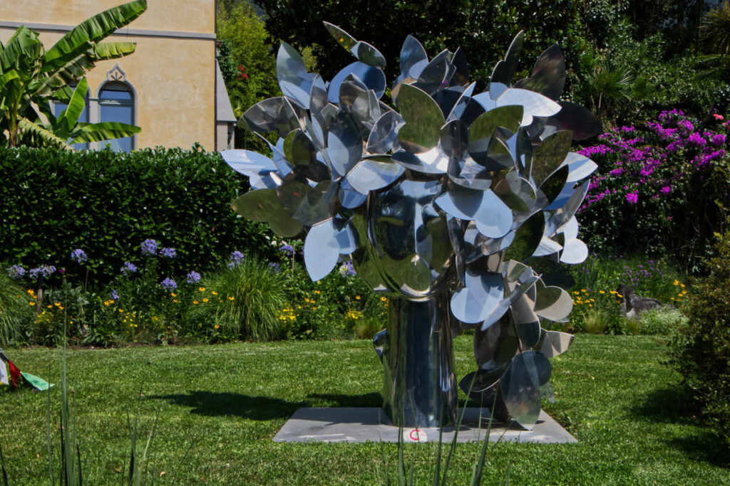 Skulptur Mariposas von Manolo Valdes