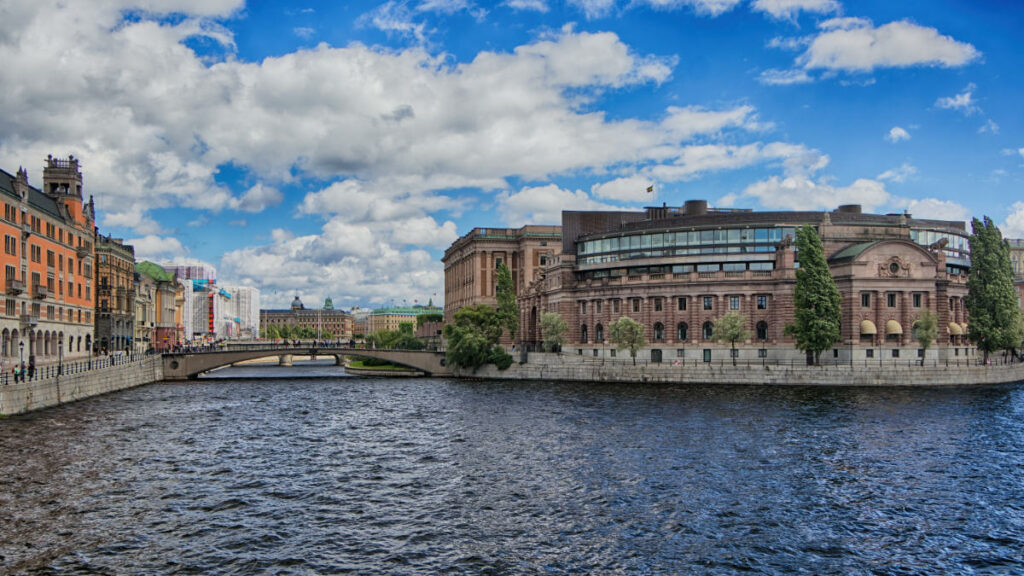 Reichstagsgebäude und Riksbron von der Vasabron