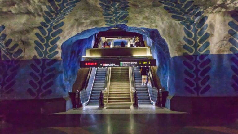 Die Tunnelbana in Stockholm: Kunstgalerie im Untergrund
