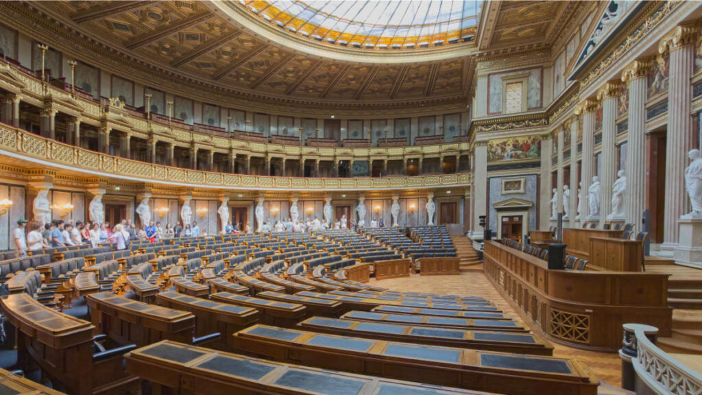 Historischer Sitzungssaal im Parlament