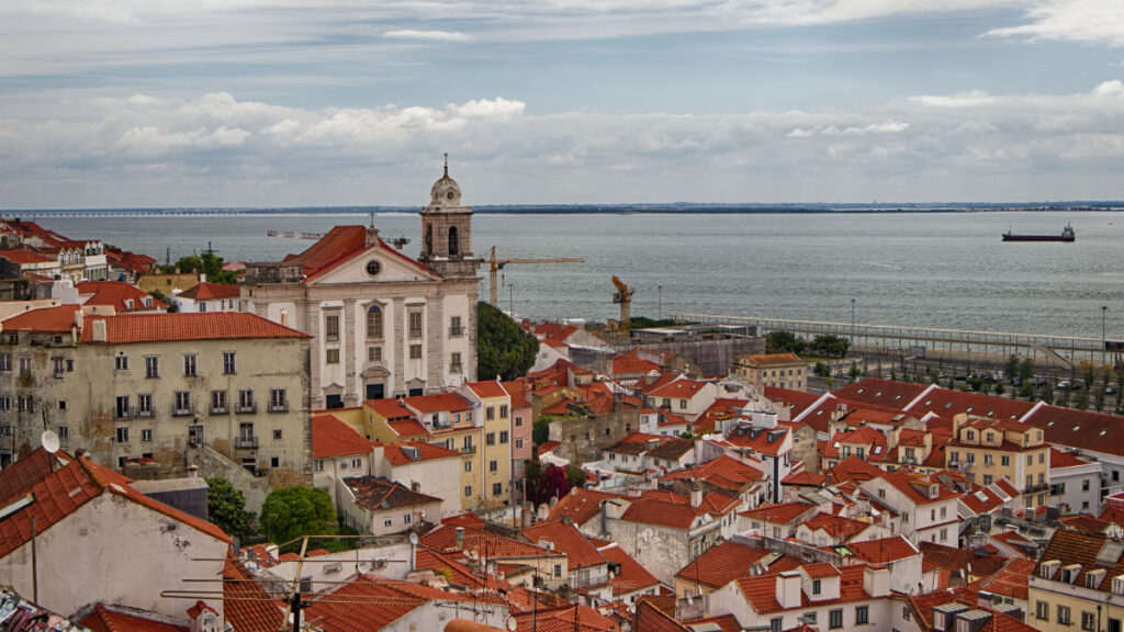 Largo das Portas do Sol
