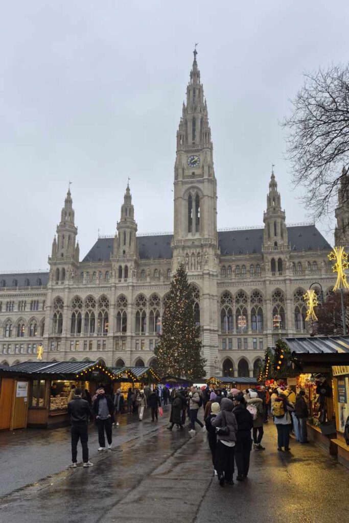 Christkindlmarkt am Rathausplatz