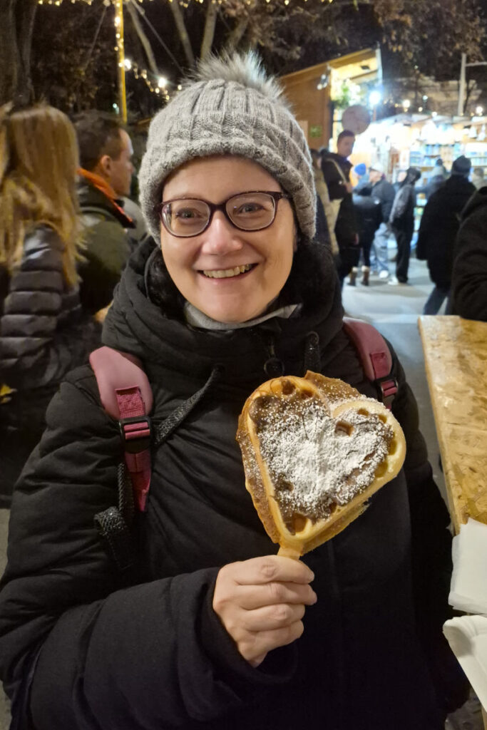 ich mit Waffelherz am Christkindlmarkt am Karlsplatz