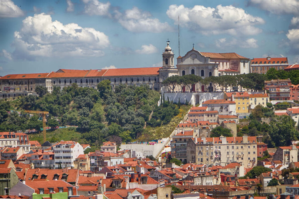 Miradouro de São Pedro de Alcântara mit Blick auf die Igreja da Graça