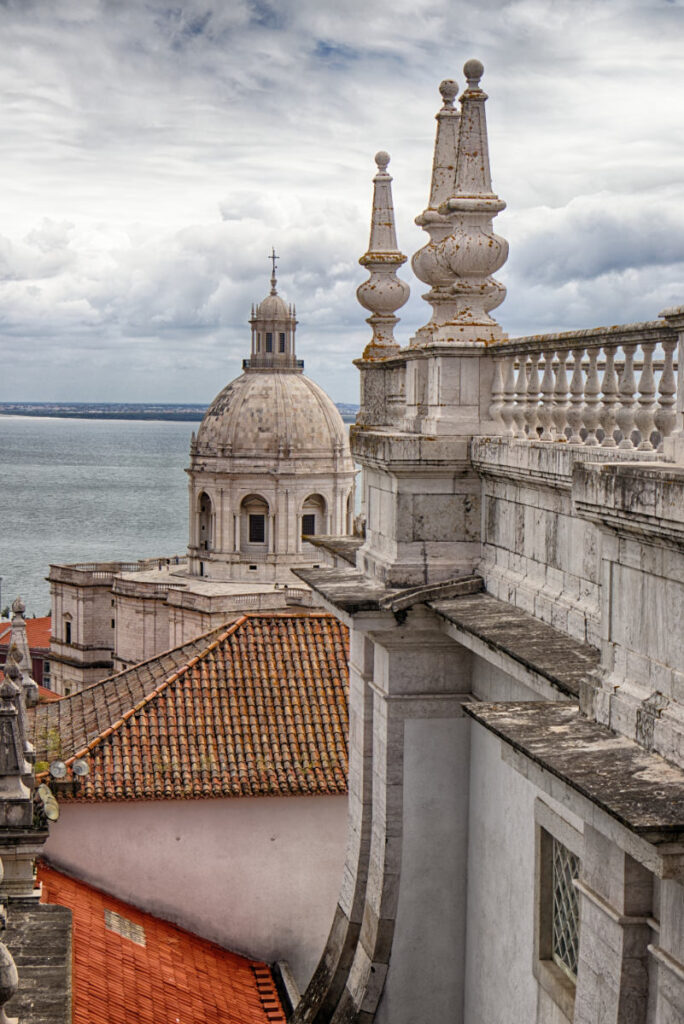 Die Dachterrasse vom Convento de São Vicente de Fora: Blick auf die Kuppel des Pantheon