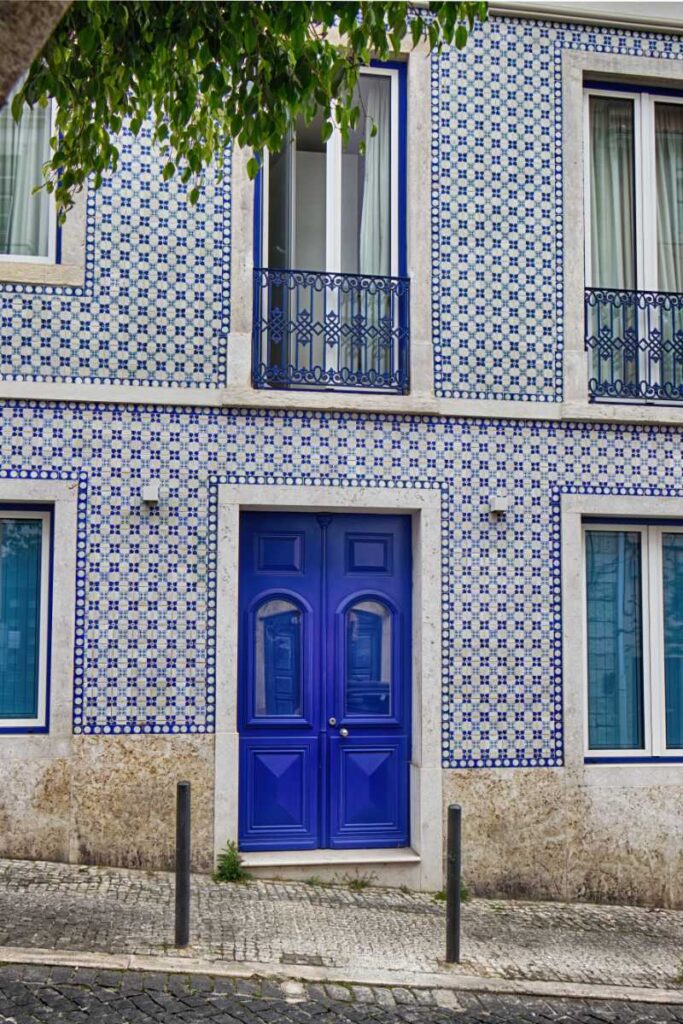 Blaue Tür in Alfama