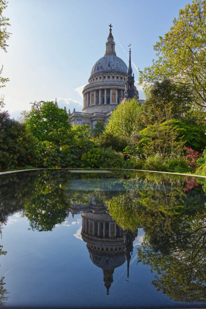 Blick auf St. Paul's vom Reflection Garden