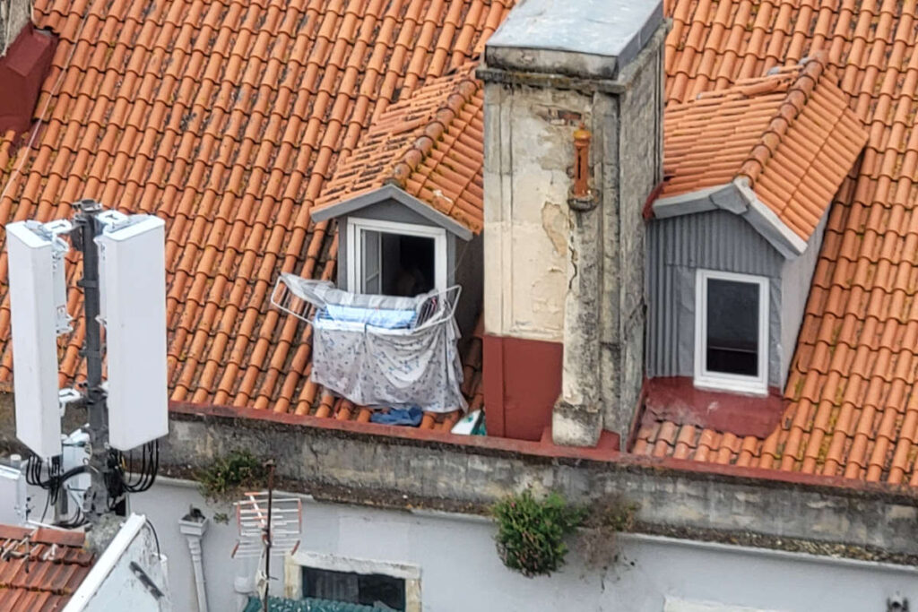Wäsche beim Fenster raus in Alfama