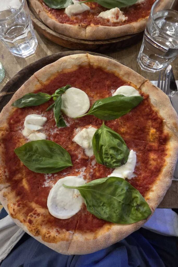 Pizza Bufalina bei Prima Sapori d'Italia in Covent Garden in London